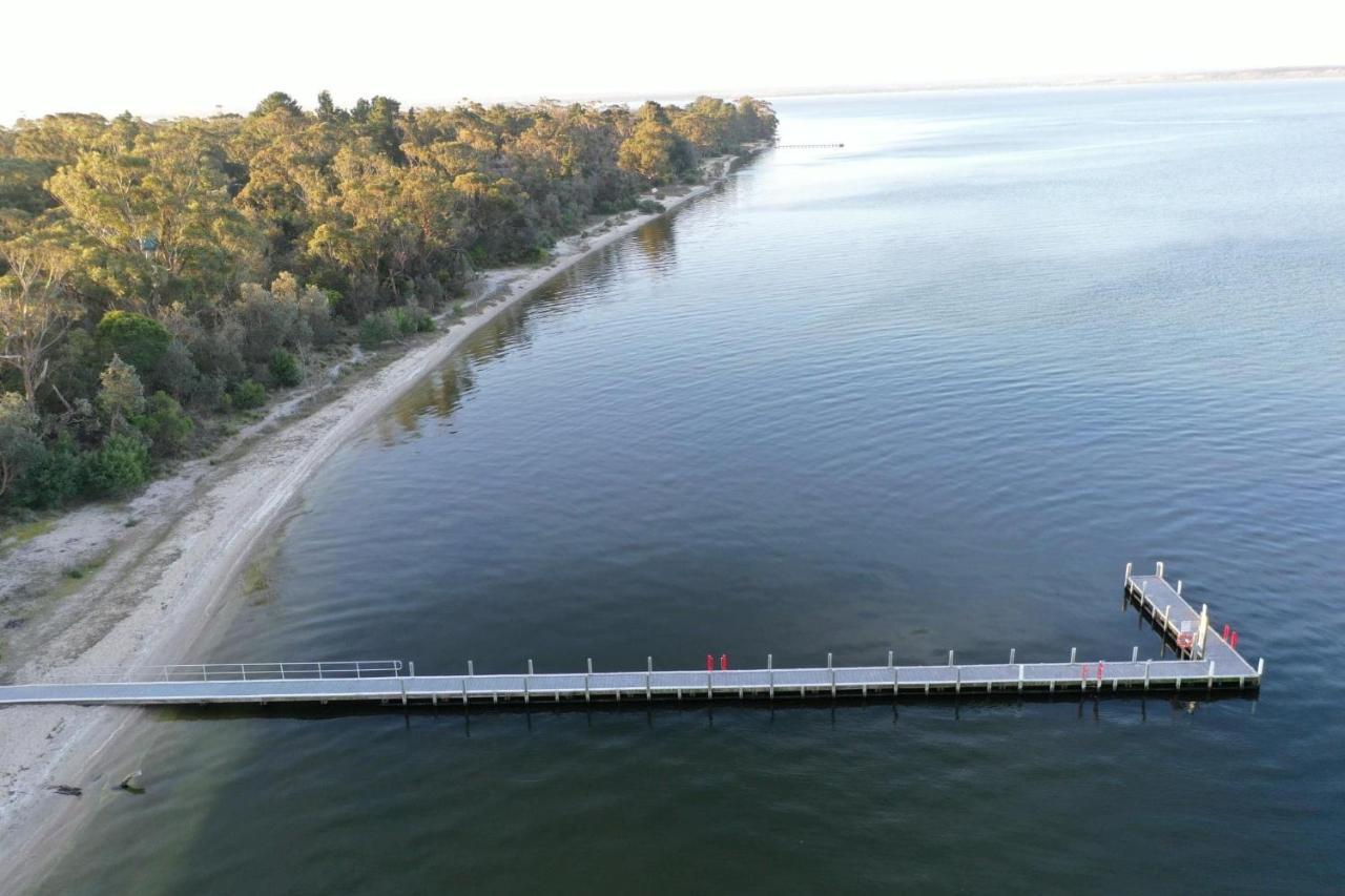 Swan Cove Beachfront Raymond Island Exterior photo